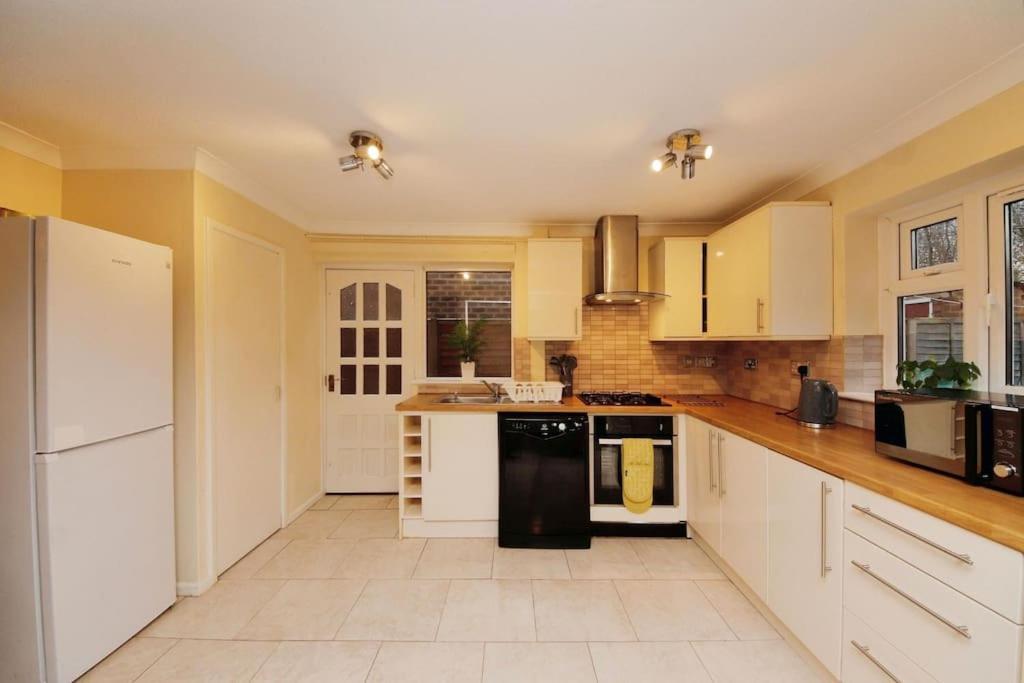 Beautiful Home Close To Town Free Netflix, Wifi 솔리헐 외부 사진