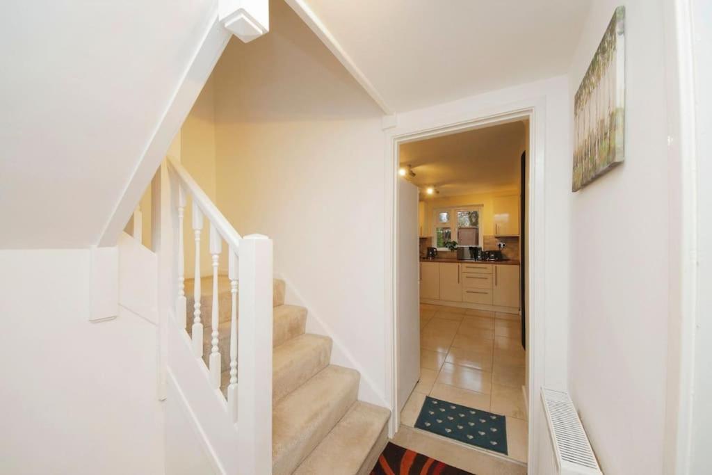 Beautiful Home Close To Town Free Netflix, Wifi 솔리헐 외부 사진