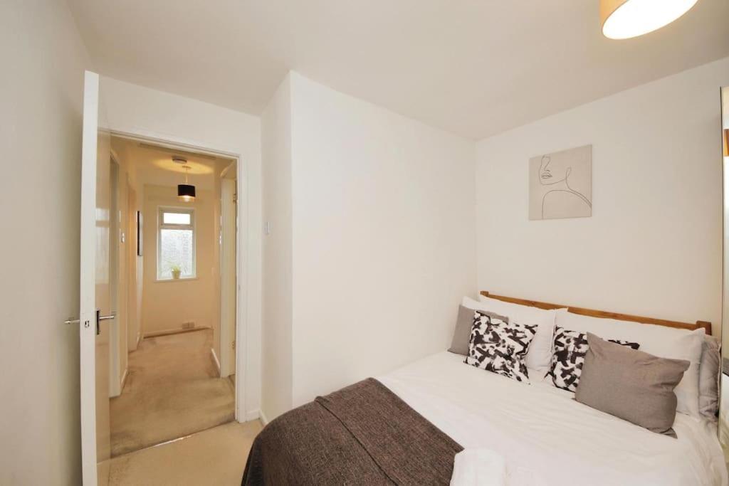 Beautiful Home Close To Town Free Netflix, Wifi 솔리헐 외부 사진