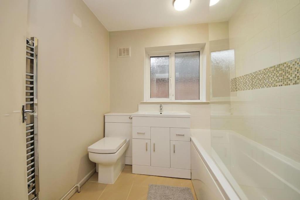 Beautiful Home Close To Town Free Netflix, Wifi 솔리헐 외부 사진