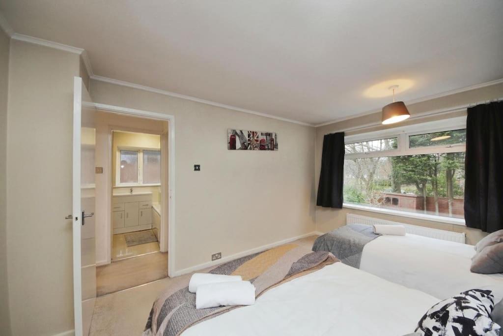 Beautiful Home Close To Town Free Netflix, Wifi 솔리헐 외부 사진