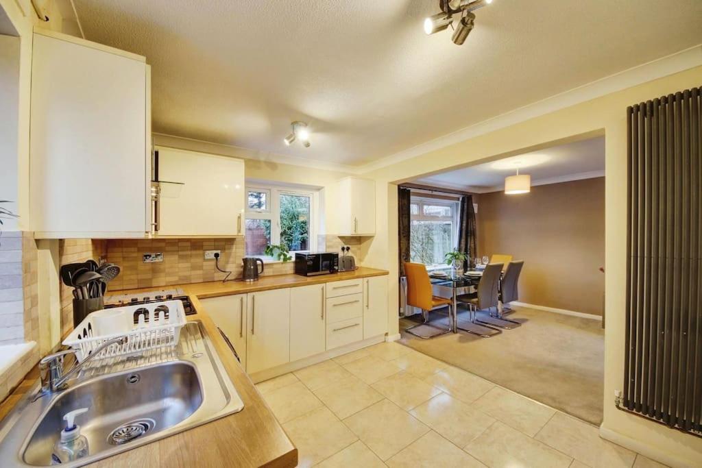 Beautiful Home Close To Town Free Netflix, Wifi 솔리헐 외부 사진